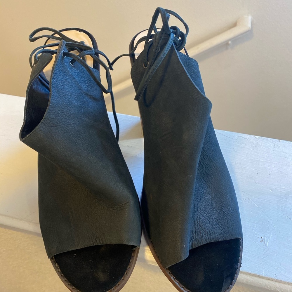 Nine West Pinsento Black Suede Leather Lace Up Back Peep Toe Booties 10.5 - Picture 2 of 7
